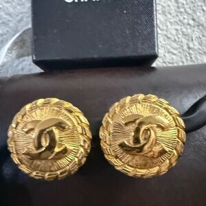 AUTHENTIC COCO CHANEL VINTAGE 24k GOLD PLATED STARBURST CLIP-ON EARRINGS